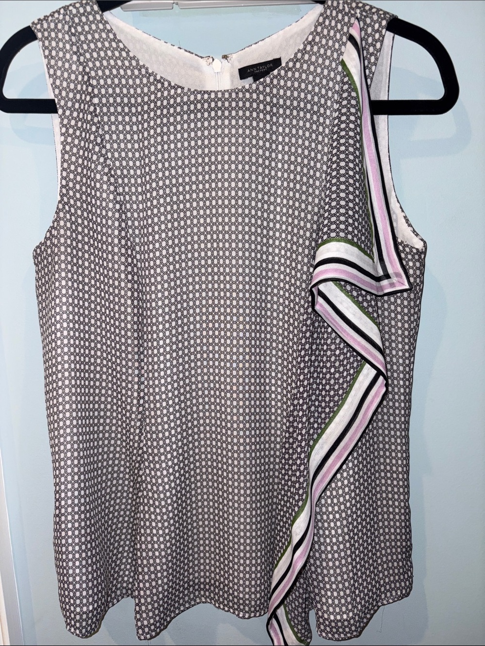 Ann Taylor factory top with side ruffle size small- NWOT